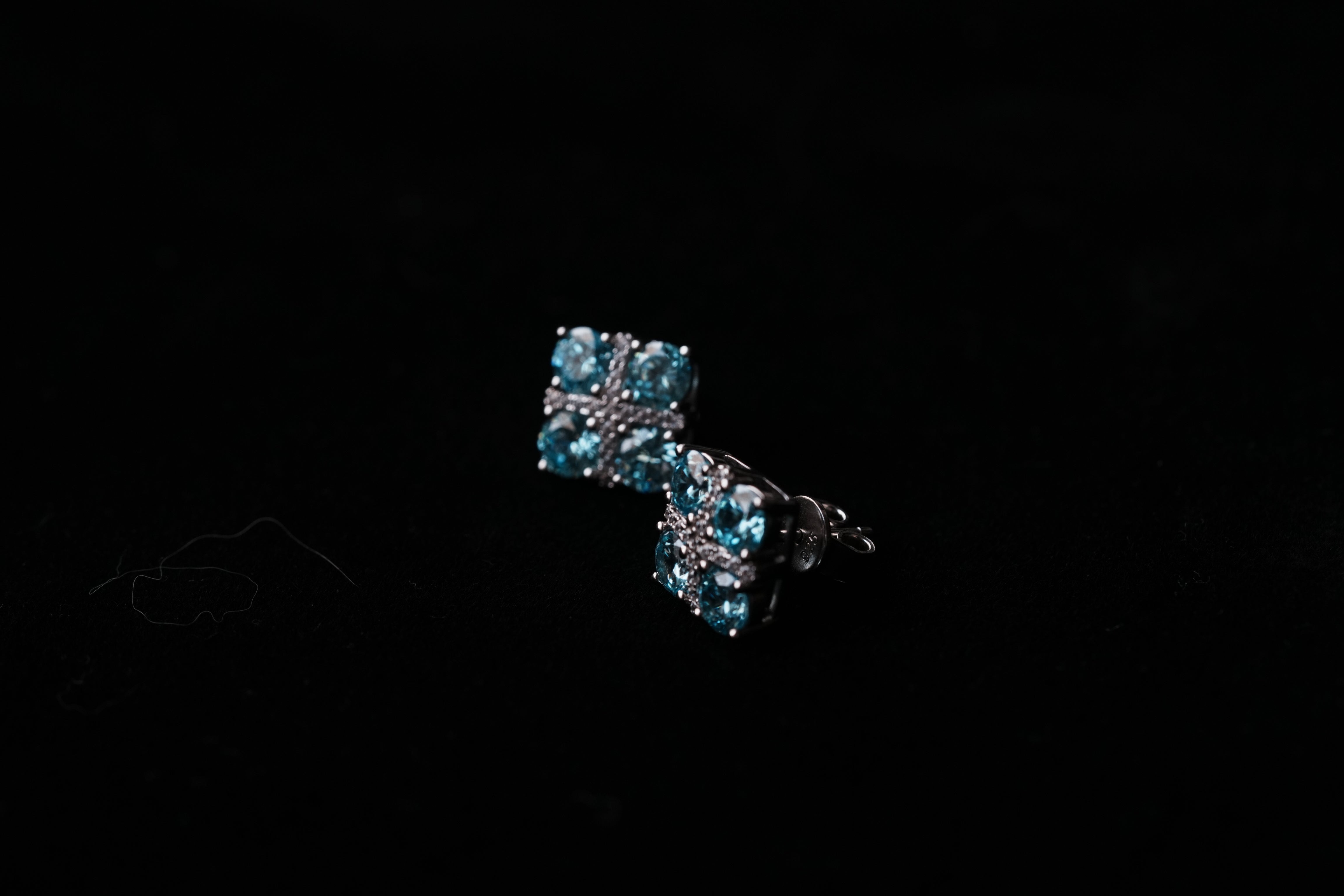 MOMENT MUSE|925 silver Ice blue small cube sugar moissanite diamond Simple stud earrings 18k gold